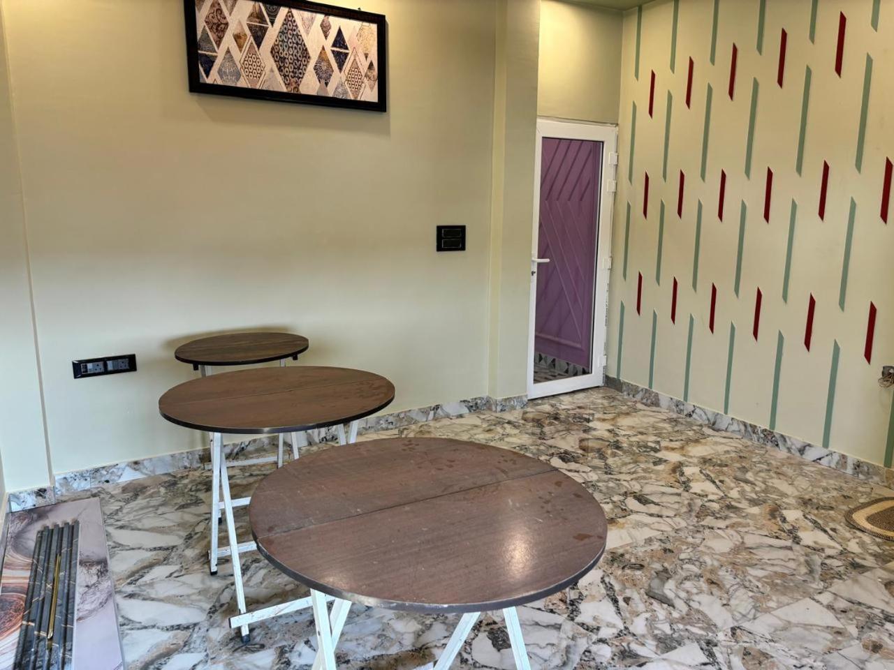 Holy City Inn Varanasi Exterior photo