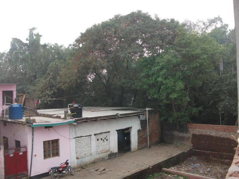 Holy City Inn Varanasi Exterior photo